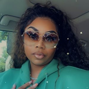 Meet your Posher, Latoya